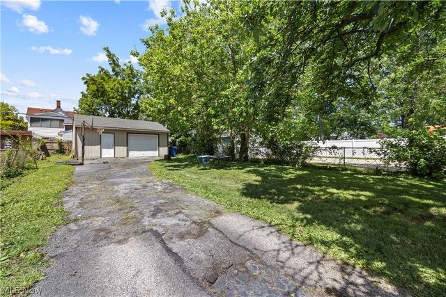 1592 Newman Avenue, Lakewood, OH 44107