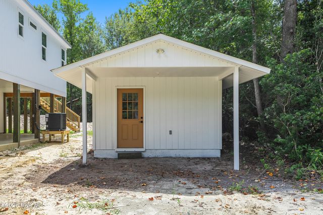 203 Sand Dollar Lane, Hampstead, NC 28443