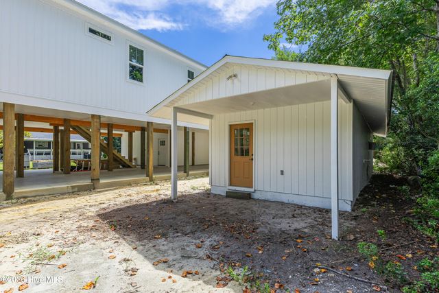 203 Sand Dollar Lane, Hampstead, NC 28443