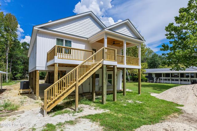 203 Sand Dollar Lane, Hampstead, NC 28443