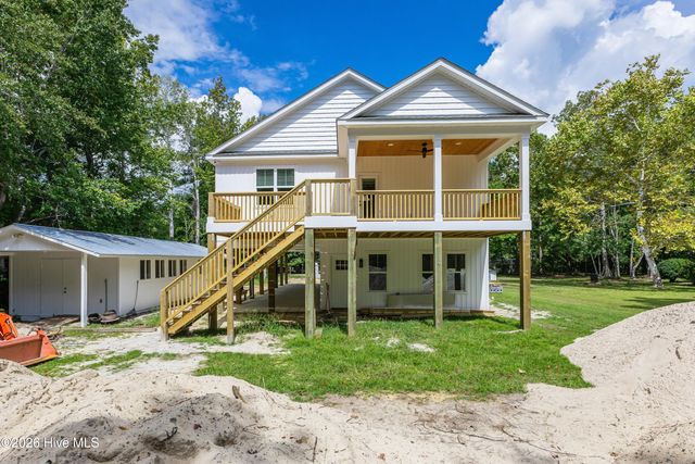 203 Sand Dollar Lane, Hampstead, NC 28443