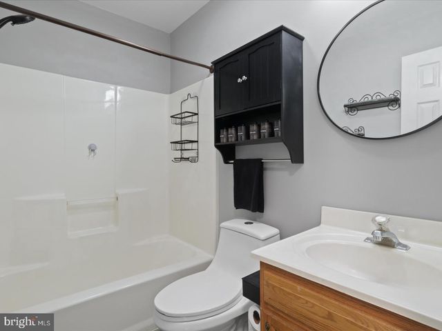 9422 SCARLET OAK DR, Manassas, VA 20110