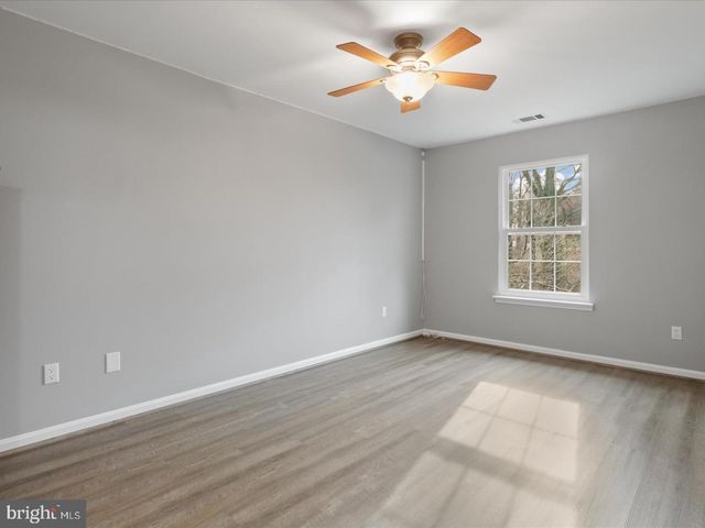 9422 SCARLET OAK DR, Manassas, VA 20110