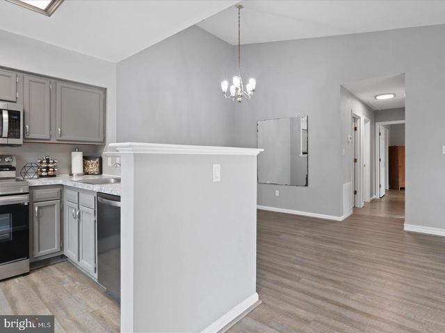 9422 SCARLET OAK DR, Manassas, VA 20110