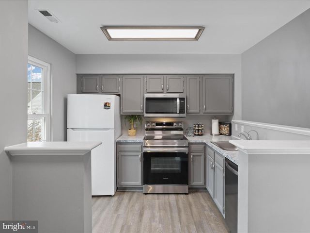 9422 SCARLET OAK DR, Manassas, VA 20110