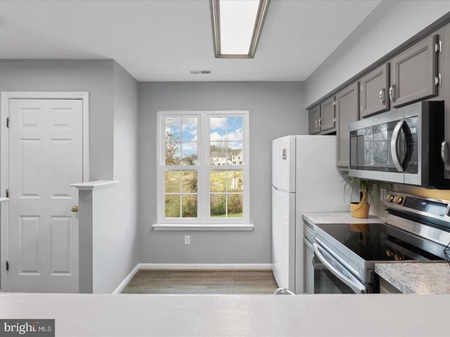 9422 SCARLET OAK DR, Manassas, VA 20110