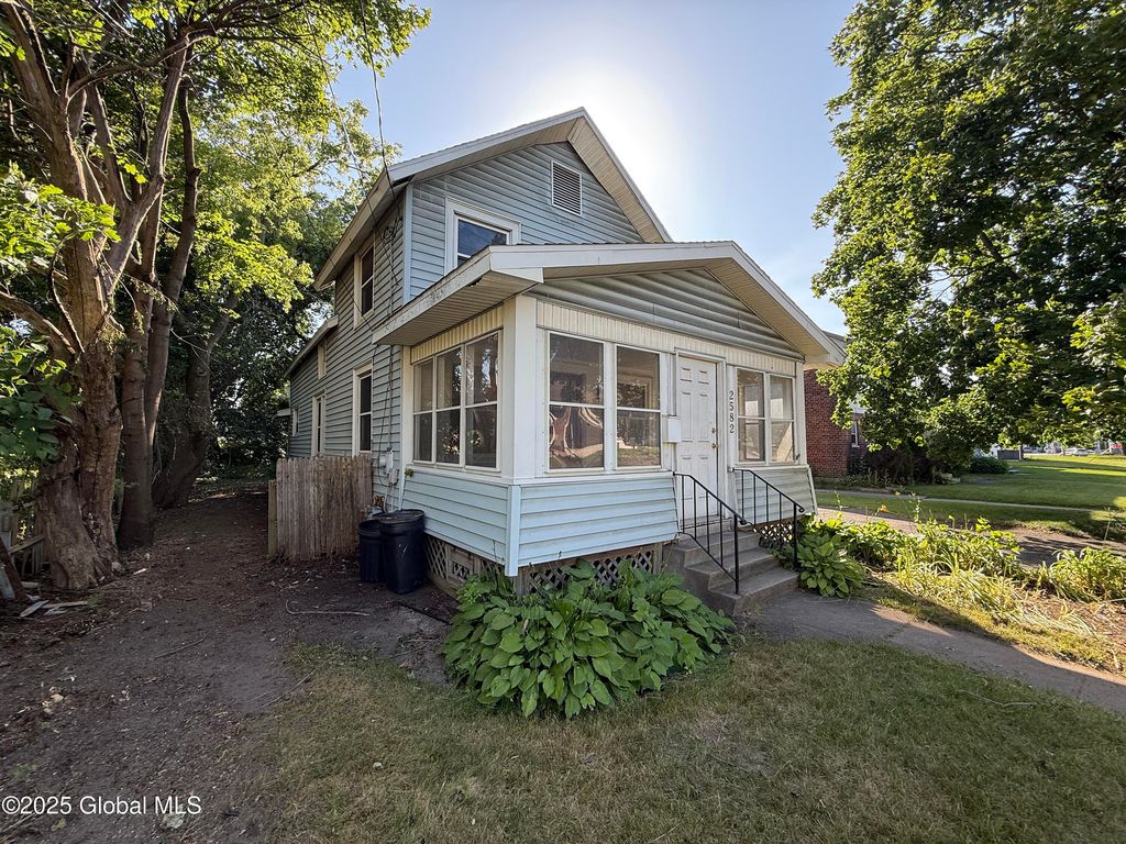 2582 Albany Street, Schenectady, NY 12304