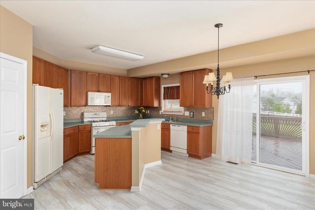 42 DECATUR DR, Bunker Hill, WV 25413