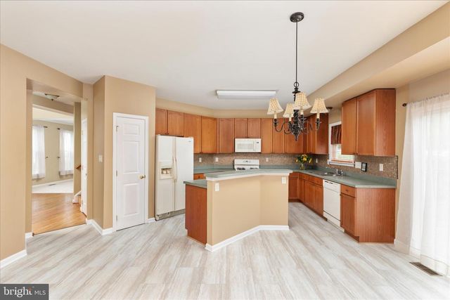 42 DECATUR DR, Bunker Hill, WV 25413