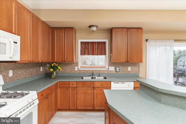 42 DECATUR DR, Bunker Hill, WV 25413