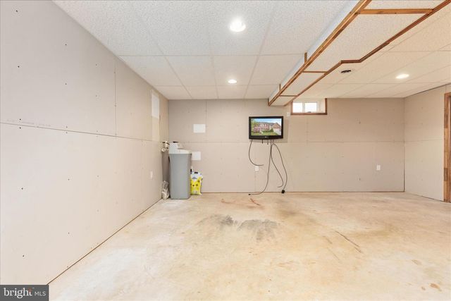 42 DECATUR DR, Bunker Hill, WV 25413