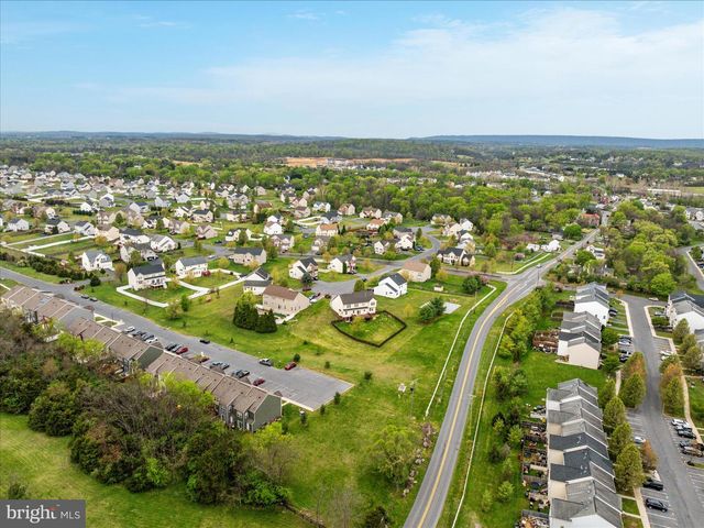 42 DECATUR DR, Bunker Hill, WV 25413