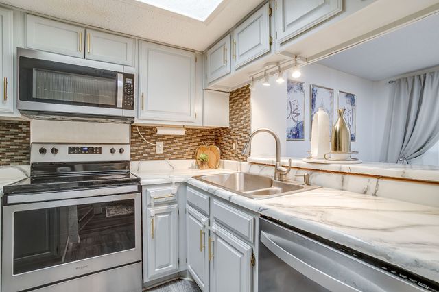 2117 Park Willow Lane D, Arlington, TX 76011