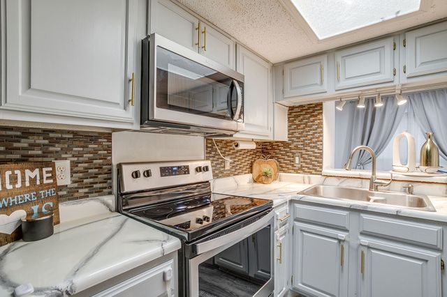 2117 Park Willow Lane D, Arlington, TX 76011