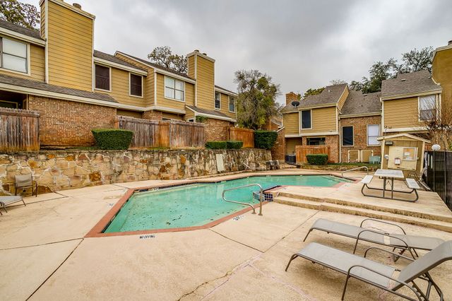 2117 Park Willow Lane D, Arlington, TX 76011