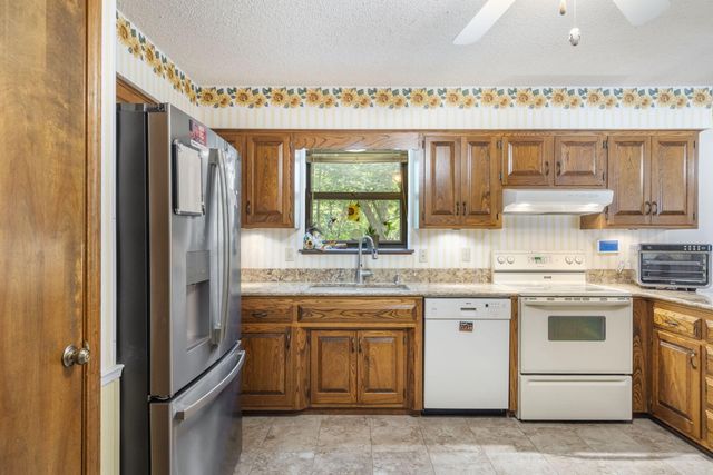 304 OAKRIDGE CT, Columbia, MO 65203