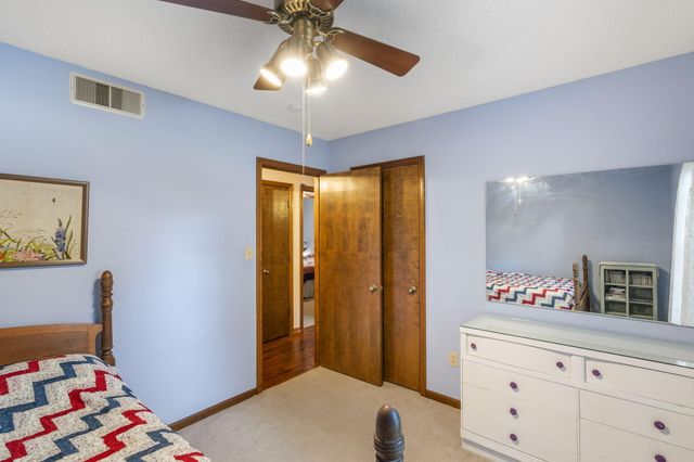 304 OAKRIDGE CT, Columbia, MO 65203
