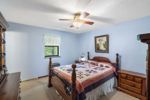 304 OAKRIDGE CT, Columbia, MO 65203