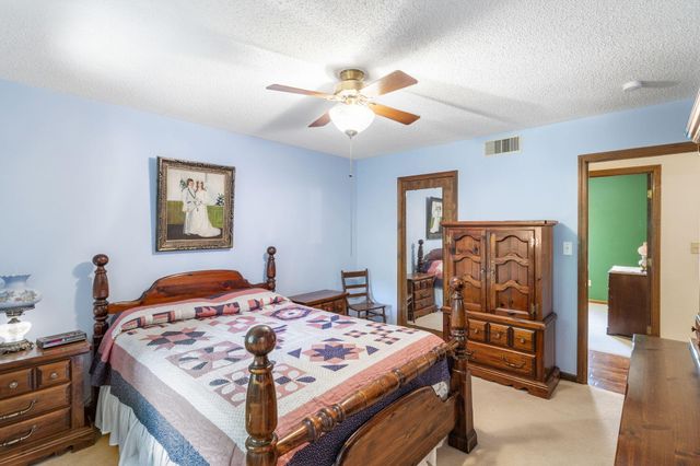304 OAKRIDGE CT, Columbia, MO 65203