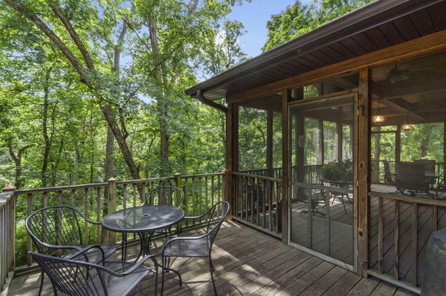 304 OAKRIDGE CT, Columbia, MO 65203