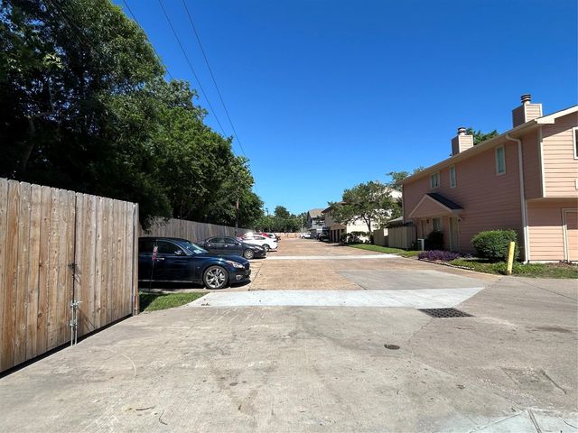 8030 Sands Point Drive D, Houston, TX 77036