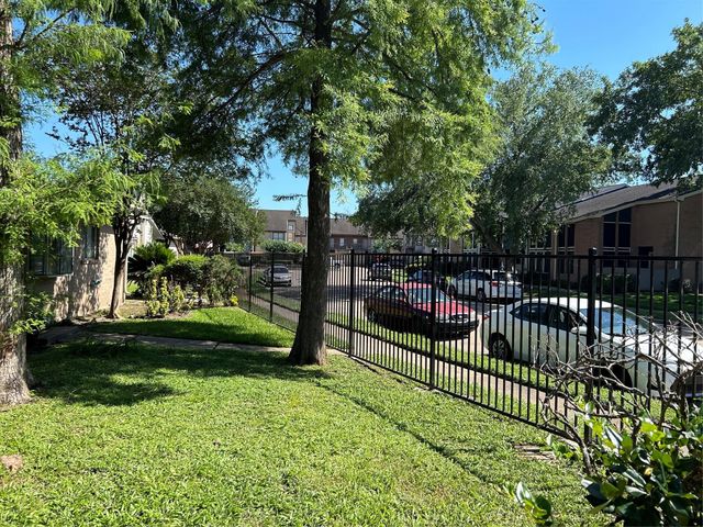 8030 Sands Point Drive D, Houston, TX 77036