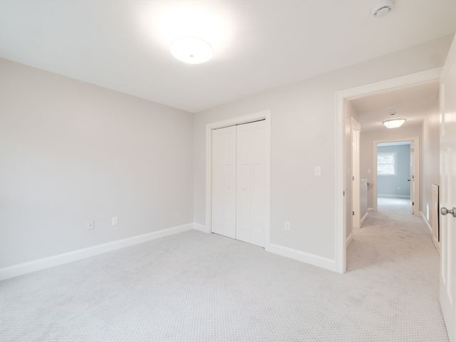 5 Barracks Rd 5, Hudson, MA 01749