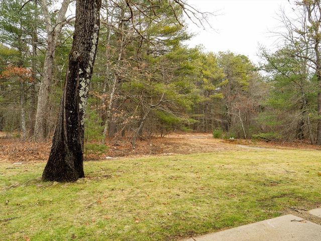 5 Barracks Rd 5, Hudson, MA 01749