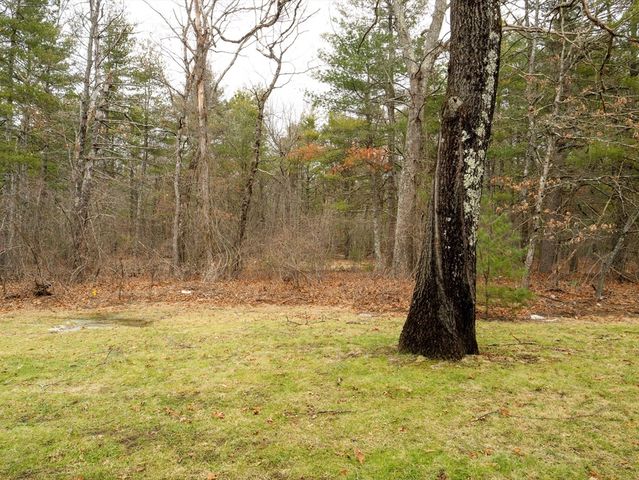 5 Barracks Rd 5, Hudson, MA 01749