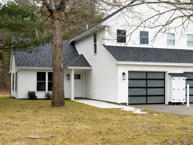 5 Barracks Rd 5, Hudson, MA 01749
