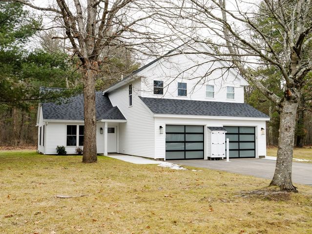 5 Barracks Rd 5, Hudson, MA 01749