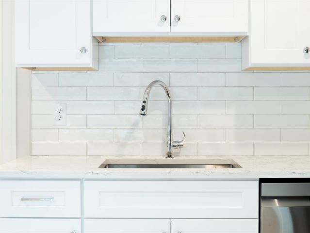 5 Barracks Rd 5, Hudson, MA 01749