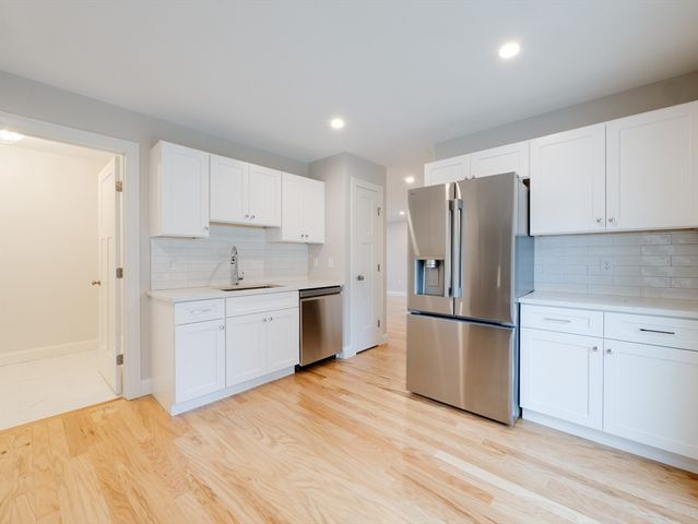 5 Barracks Rd 5, Hudson, MA 01749