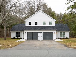 5 Barracks Rd 5, Hudson, MA 01749