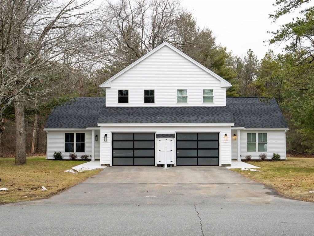 5 Barracks Rd 5, Hudson, MA 01749