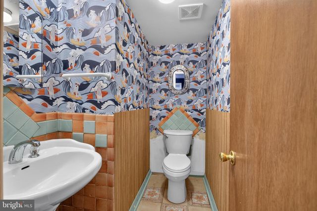1402 DRAKE RD, Wilmington, DE 19803