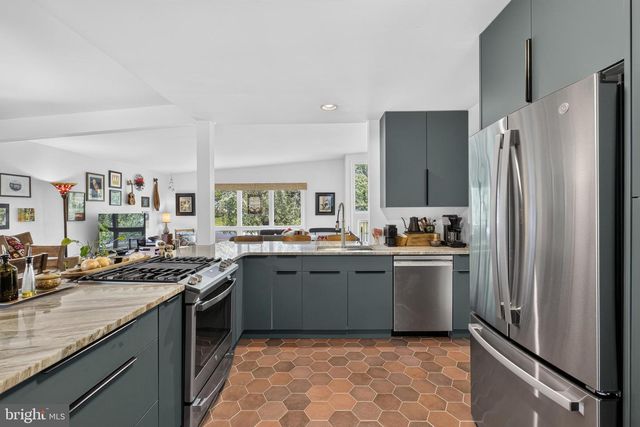 1402 DRAKE RD, Wilmington, DE 19803