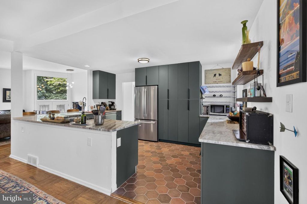1402 DRAKE RD, Wilmington, DE 19803