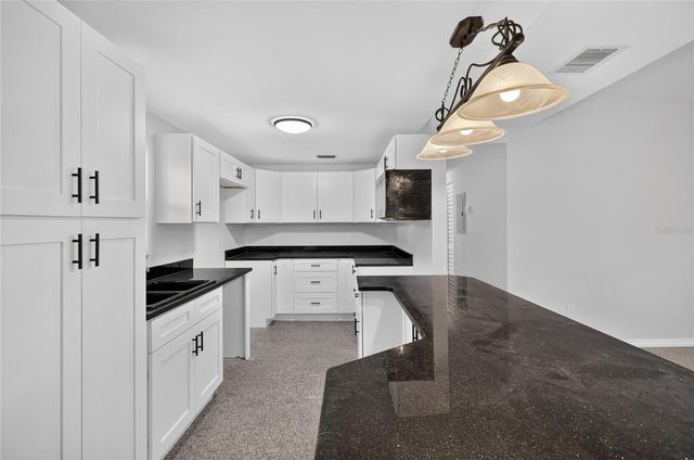 120 81ST AVENUE NE, St Petersburg, FL 33702