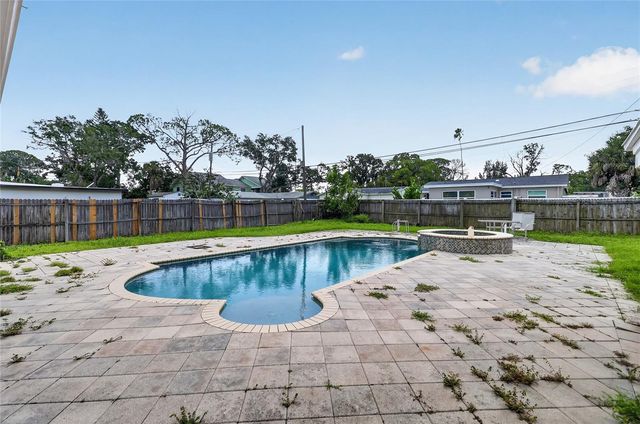 120 81ST AVENUE NE, St Petersburg, FL 33702