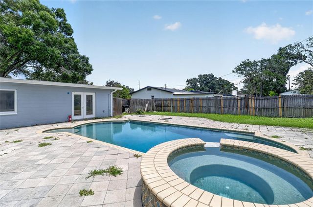 120 81ST AVENUE NE, St Petersburg, FL 33702