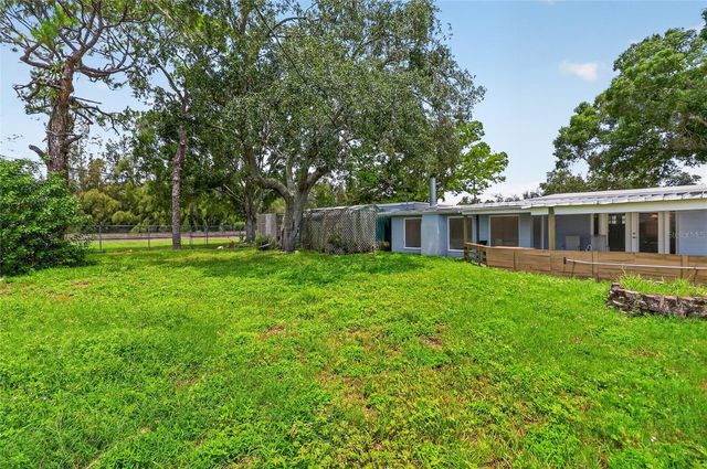 120 81ST AVENUE NE, St Petersburg, FL 33702