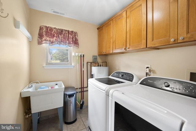 487 CAMBRIDGE LN, Newtown, PA 18940