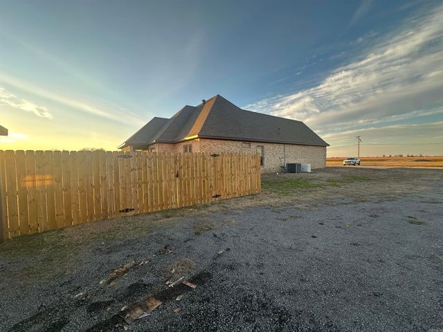 422 W State Street, Caraway, AR 72419