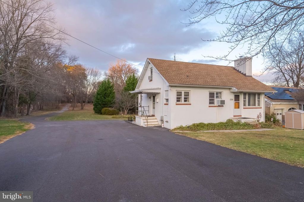 Image 5 of property listing at 5240 KING AVE, Rosedale, MD 21237