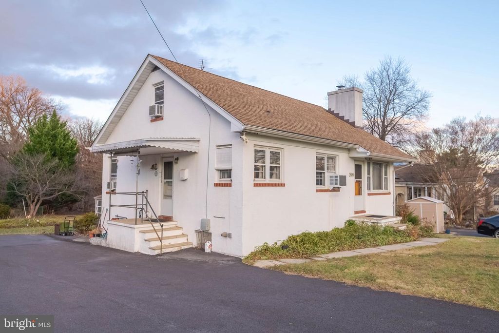 Image 8 of property listing at 5240 KING AVE, Rosedale, MD 21237