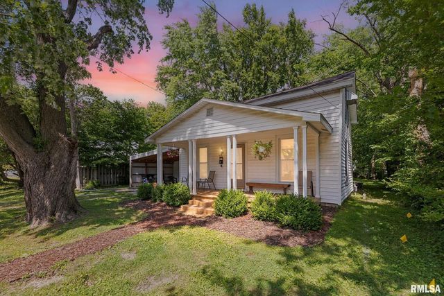 416 S MAPLE Street, Salem, IL 62881