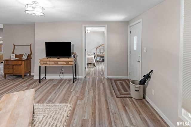 416 S MAPLE Street, Salem, IL 62881