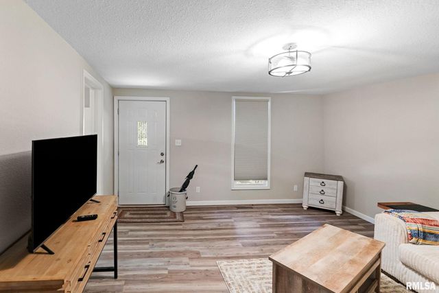 416 S MAPLE Street, Salem, IL 62881