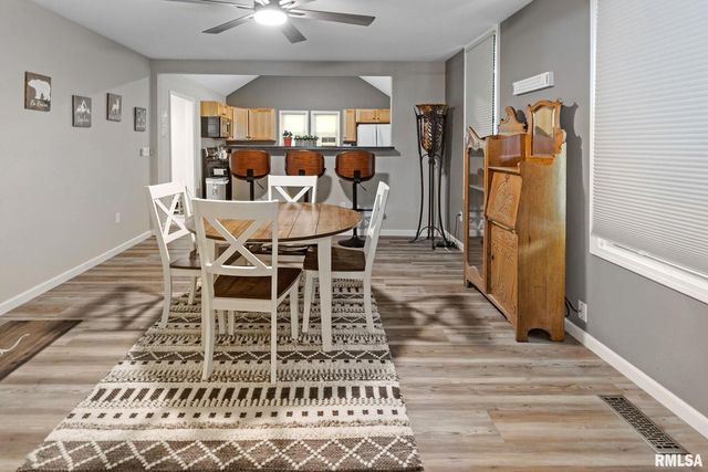 416 S MAPLE Street, Salem, IL 62881